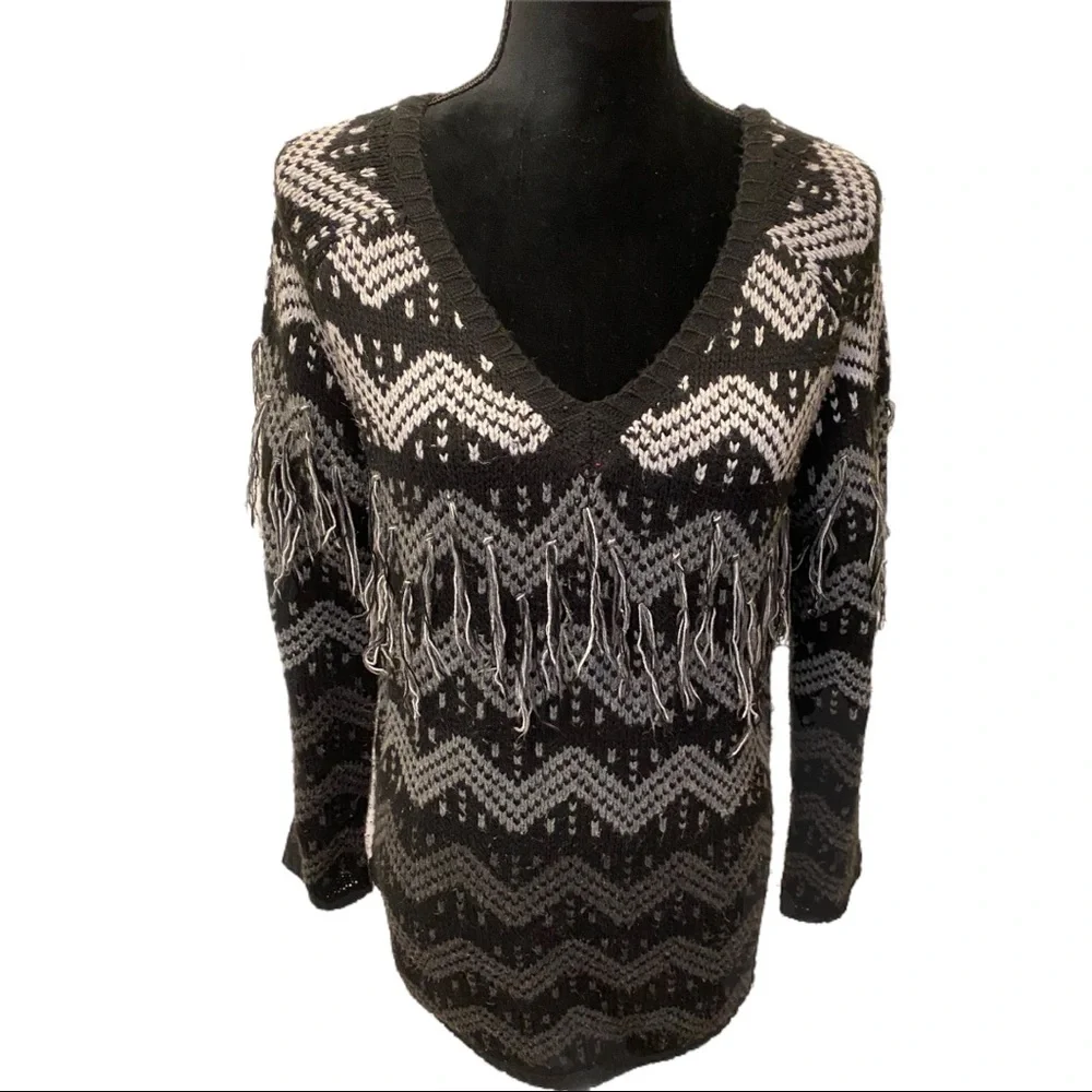 SZ M Romeo & Juliet Couture VNeck fringe tassel sweater - Picture 3 of 6